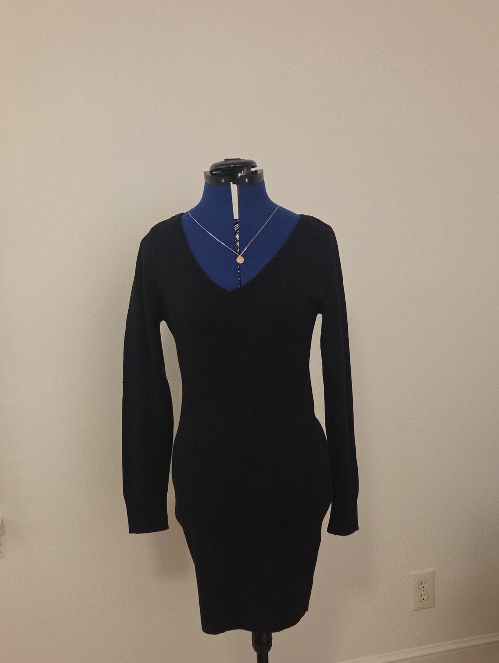 Classic Black V-Neck Long Sleeve Knit Dress